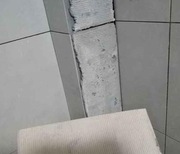 陆良瓷砖空鼓维修公司分享下厨房瓷砖脱落的补救措施。